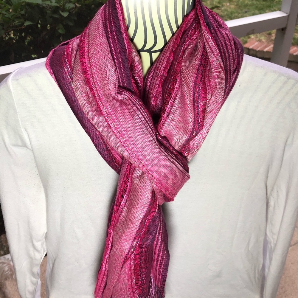 ✨Hot Pink with Metallic Threads Fringe EUC - Picture 4 of 4